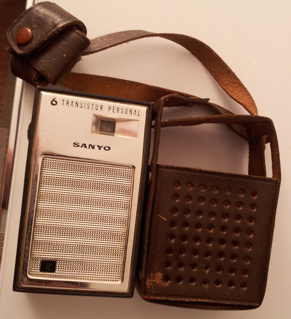 simple, clean silver radio, not too robotic but rather reduced in its design.