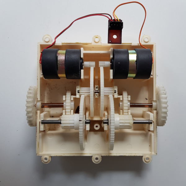 Omnibot 5402 gearbox and motors open